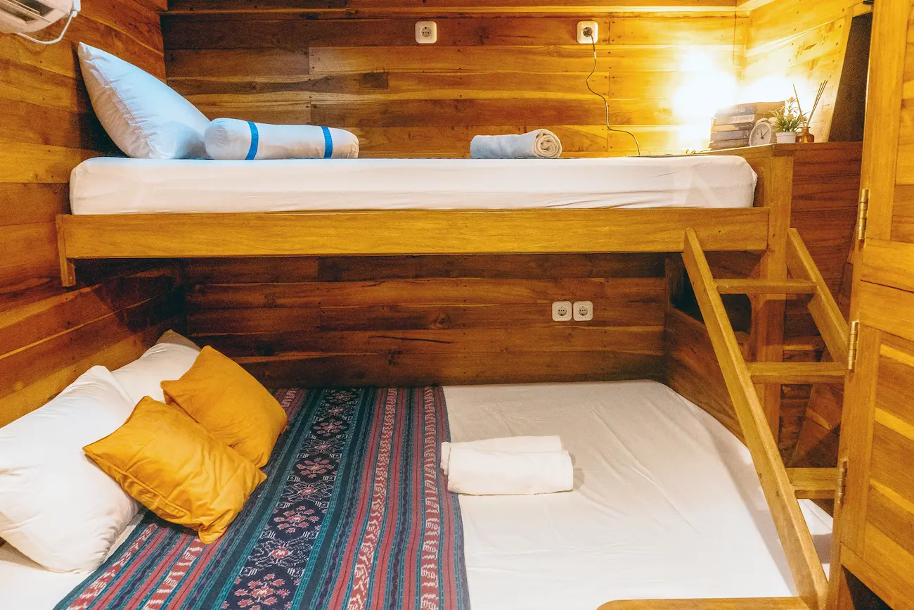 Avicenia upper and bottom bed