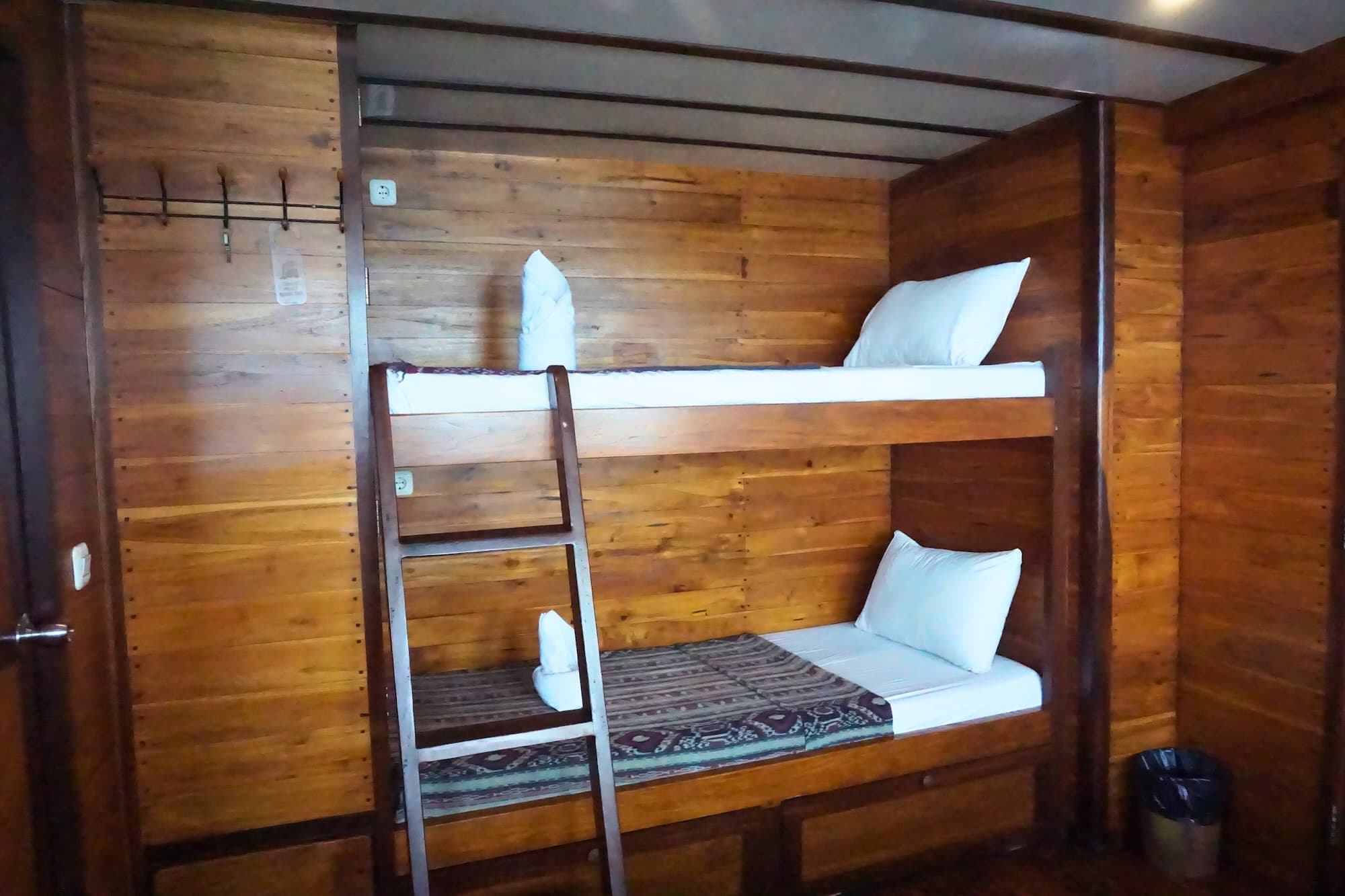 Bunk bed for 2 person